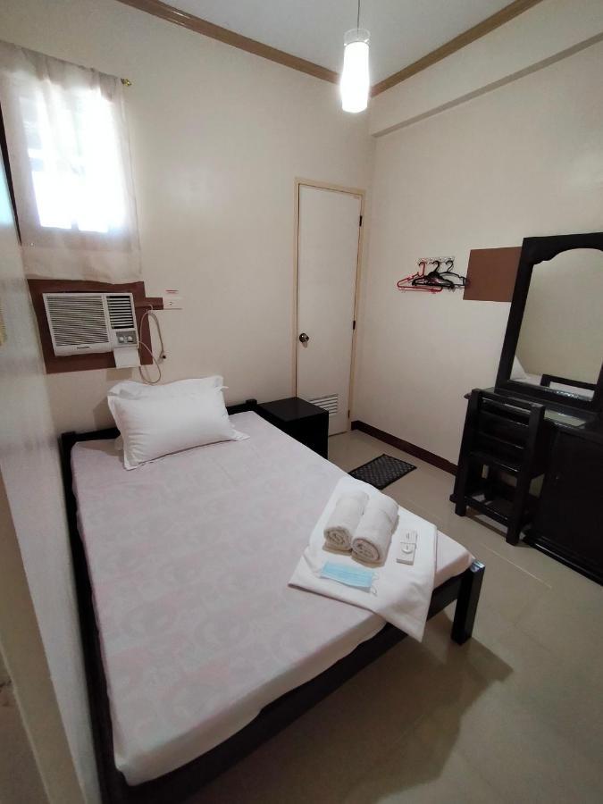 V.F. Riton Apartelle Laoag Exterior photo