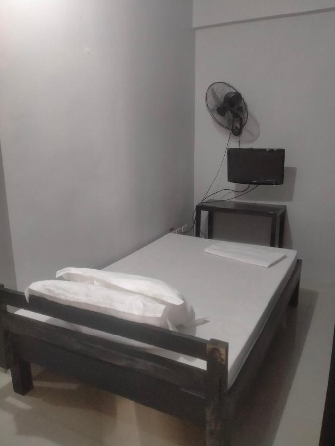 V.F. Riton Apartelle Laoag Exterior photo