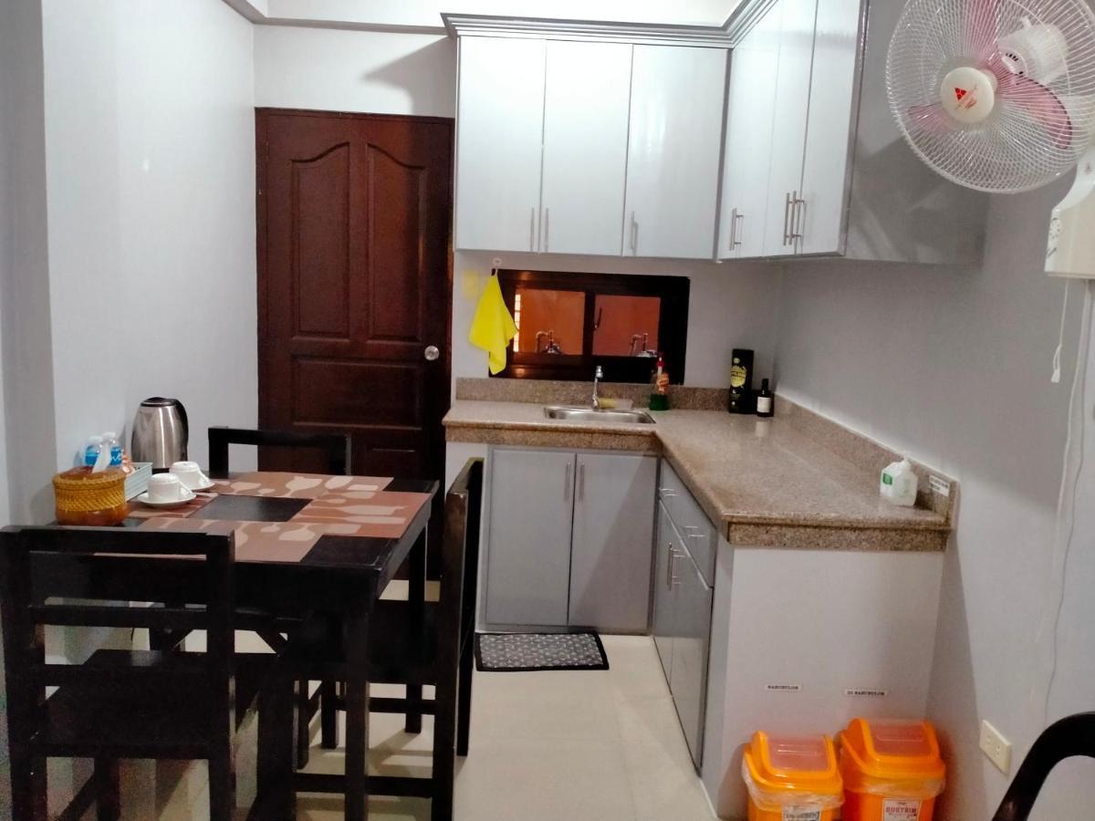 V.F. Riton Apartelle Laoag Exterior photo