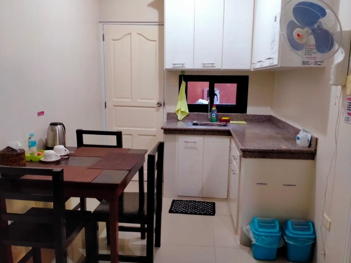 V.F. Riton Apartelle Laoag Exterior photo