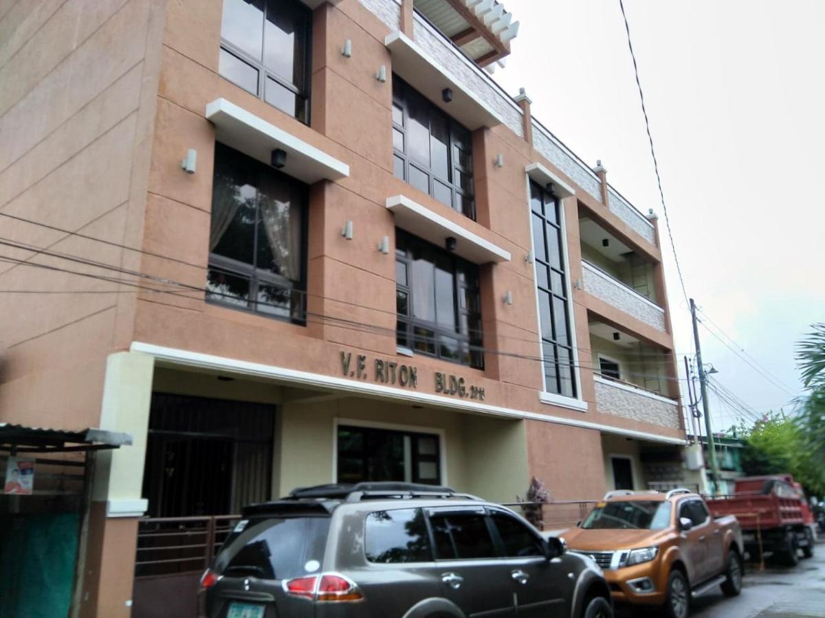 V.F. Riton Apartelle Laoag Exterior photo
